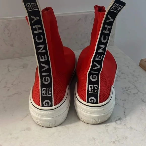 Givenchy - Picture 3 of 4